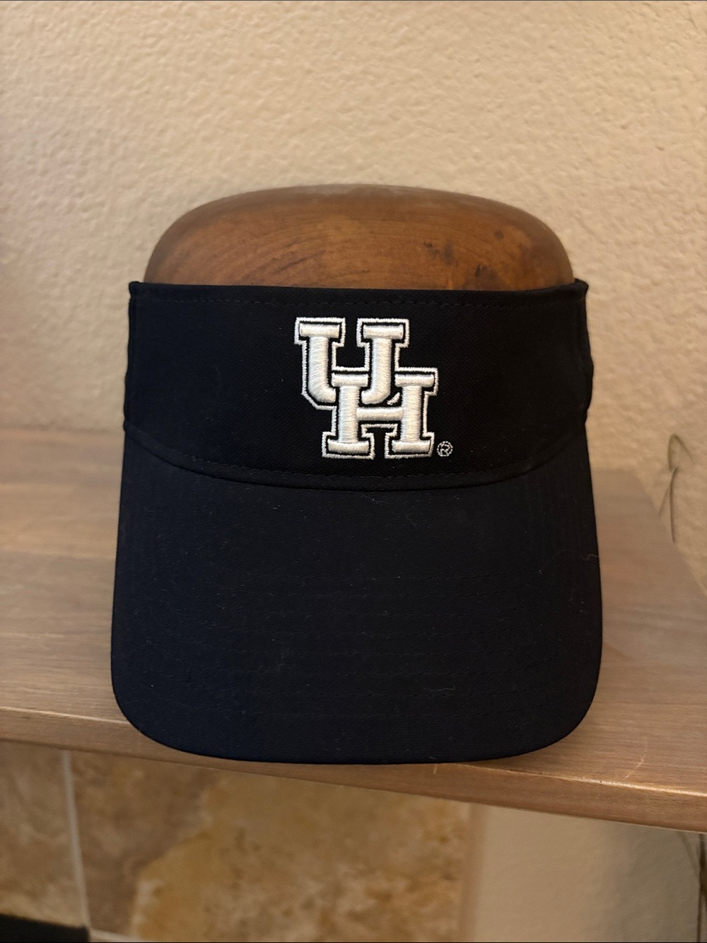 University of Houston Black Visor by Nike with UH Logo. Adjustable Dri-Fit. New.